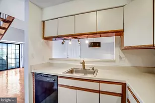 6925 Mary Caroline Cir, Alexandria, VA 22310 - Photo 18