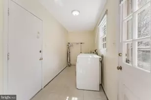 10417 Silk Oak Dr, Vienna, VA 22182 - Photo 24