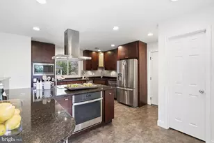 5006 Pheasant Ridge Rd, Fairfax, VA 22030 - Photo 16