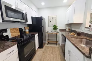 3176 Summit Square Dr, Oakton, VA 22124 - Photo 2