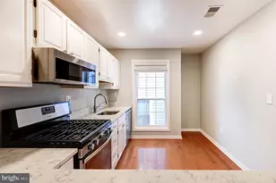 10087 Oakton Terrace Rd, Oakton, VA 22124 - Photo 8