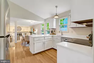 6054 Burnside Landing Dr Dr, Burke, VA 22015 - Photo 12