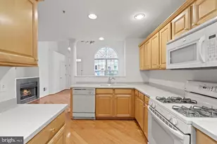 1925 Crescent Park Dr, Reston, VA 20190 - Photo 6