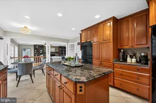 7723 Silver Sage Ct, Springfield, VA 22153 - Photo 8