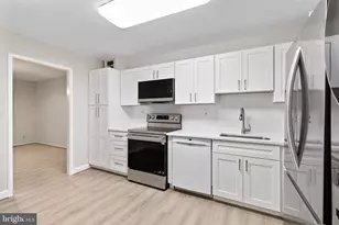 8340 Greensboro Dr, McLean, VA 22102 - Photo 6