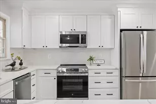 2872 Sutton Oaks Ln, Vienna, VA 22181 - Photo 8