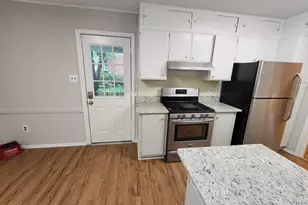 8800 Higdon Dr, Vienna, VA 22182 - Photo 4