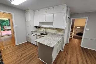 8800 Higdon Dr, Vienna, VA 22182 - Photo 6