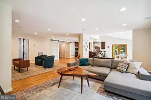 10408 Hunter Ridge Dr, Oakton, VA 22124 - Photo 2