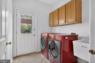 6331 Hidden Canyon Rd, Centreville, VA 20120 - Photo 22