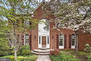 6331 Hidden Canyon Rd, Centreville, VA 20120 - Photo 2