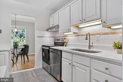 9708 Kingsbridge Drive #304, Fairfax, VA 22031 - Photo 4