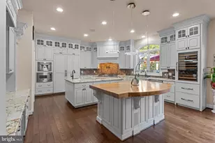 11561 Stuart Mill Rd, Oakton, VA 22124 - Photo 2