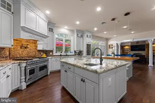 11561 Stuart Mill Rd, Oakton, VA 22124 - Photo 24