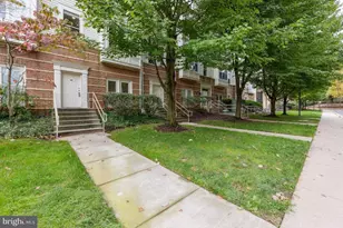 2765 Centerboro Dr, Vienna, VA 22181 - Photo 2