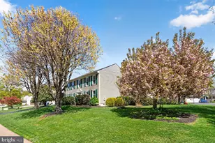 3603 Great Laurel Ln, Fairfax, VA 22033 - Photo 2