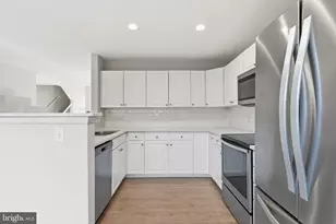 1881 Crescent Park Dr, Reston, VA 20190 - Photo 16