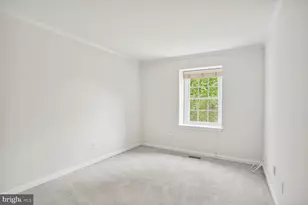 6439 Birch Leaf Ct, Burke, VA 22015 - Photo 8