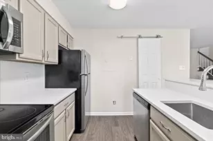 12942 Grays Pointe Rd, Fairfax, VA 22033 - Photo 8