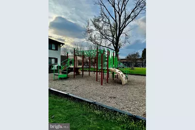 8402 Jinetes Ct, Alexandria, VA 22309 - Photo 4