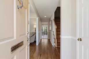 9251 Bailey Ln, Fairfax, VA 22031 - Photo 2