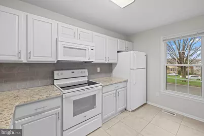 8640 Dellway Lane, Vienna, VA 22180 - Photo 4