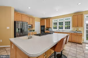 8220 Roseland Dr, Fairfax Station, VA 22039 - Photo 32