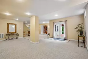 8220 Roseland Dr, Fairfax Station, VA 22039 - Photo 58