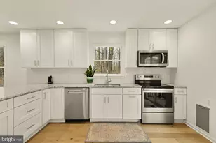 9146 Silchester Ct, Burke, VA 22015 - Photo 16