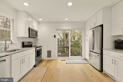 9146 Silchester Court, Burke, VA 22015 - Photo 14