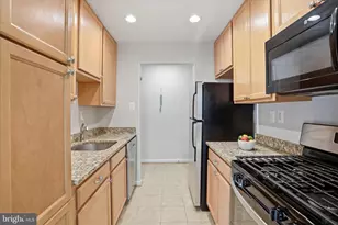 7097 Spring Garden Dr, Springfield, VA 22150 - Photo 4