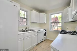 6936 Regent Ln, Falls Church, VA 22042 - Photo 10