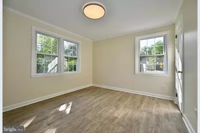 6936 Regent Ln, Falls Church, VA 22042 - Photo 8
