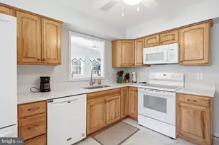 9009 Lake Braddock Dr, Burke, VA 22015 - Photo 8