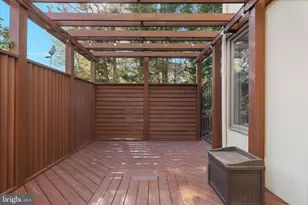 9107 Meadowcreek Ln, Lorton, VA 22079 - Photo 16