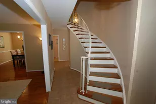 6042 Haverhill Ct, Springfield, VA 22152 - Photo 2