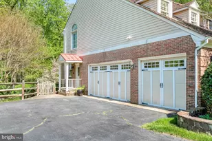 11224 Devereux Manor Ln, Fairfax Station, VA 22039 - Photo 4