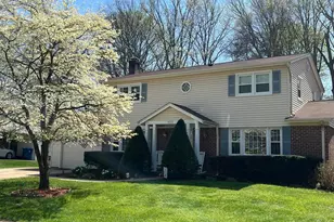 9113 Donna Dean Dr, Springfield, VA 22153 - Photo 2