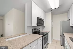 8229 Kings Charter Ln, Springfield, VA 22152 - Photo 8