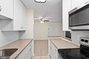 8229 Kings Charter Ln, Springfield, VA 22152 - Photo 10