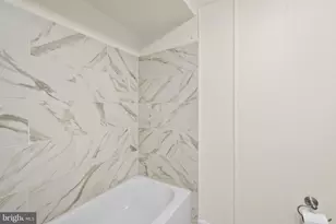 8229 Kings Charter Ln, Springfield, VA 22152 - Photo 24