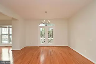 5027 Village Fountain Pl, Centreville, VA 20120 - Photo 8