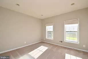 5027 Village Fountain Pl, Centreville, VA 20120 - Photo 4