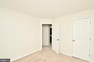 5027 Village Fountain Pl, Centreville, VA 20120 - Photo 32