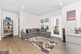 12865 Mosaic Pk Wy, Herndon, VA 20171 - Photo 6