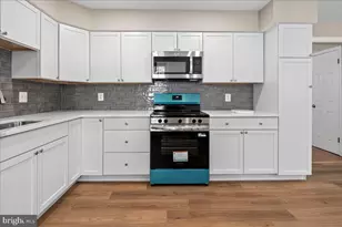 9606 Scotch Haven Dr, Vienna, VA 22181 - Photo 18