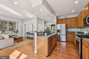 12915 Starters Ln, Fairfax, VA 22033 - Photo 16