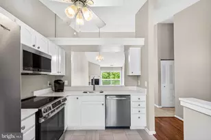 2846 Yarling Ct, Falls Church, VA 22042 - Photo 4