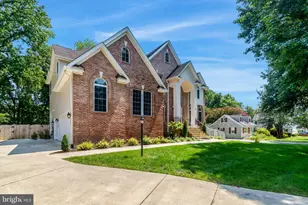 8713 Oak Leaf Dr, Alexandria, VA 22309 - Photo 2