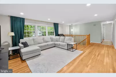 410 Victoria Court NW, Vienna, VA 22180 - Photo 2